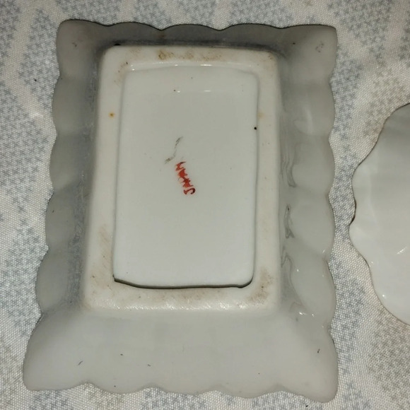 2 piece porcelain small dishes - Picture 4 of 6